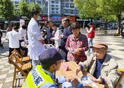 公益服務巡游便民又暖心 理發、政策宣傳與健康咨詢溫暖人心